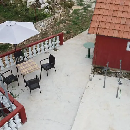 Red 2 * Trebinje