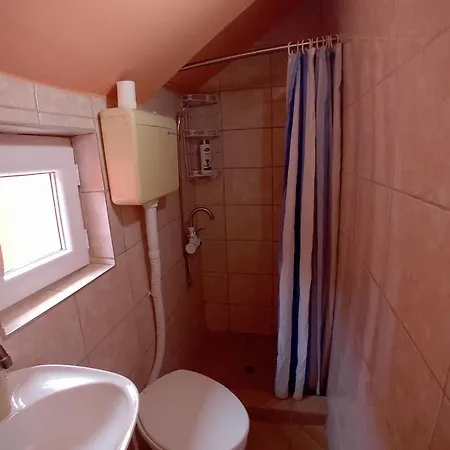 Red 2 Apartamento *