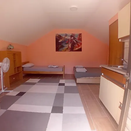 Red 2 Apartament *